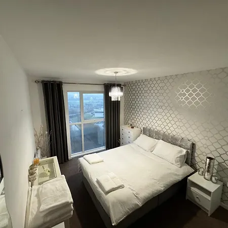 Walking Distance From Etihad And Coop Arena Parking Free Apartment Manchester Exterior photo