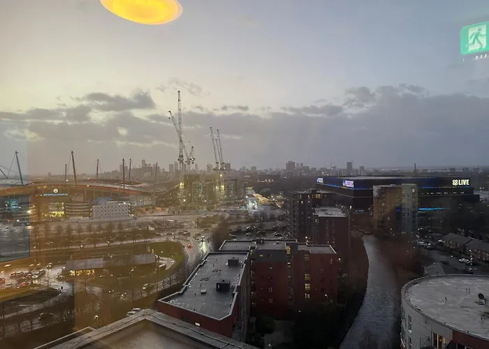 Walking Distance From Etihad And Coop Arena Parking Free