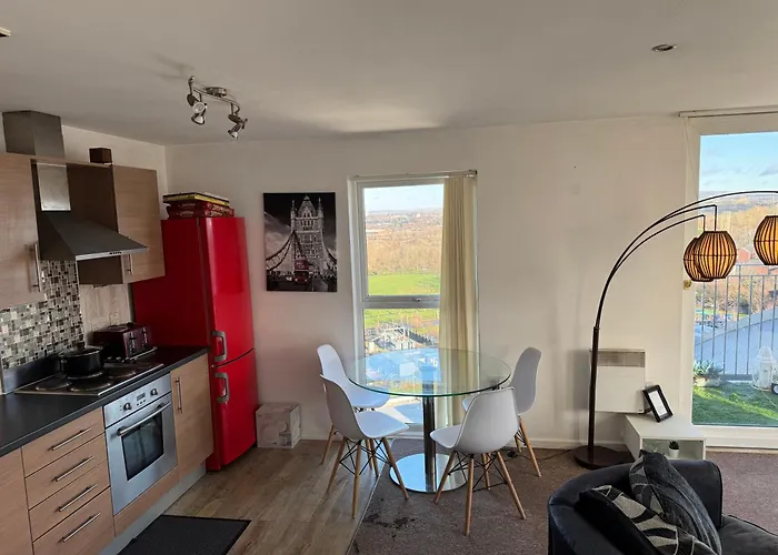 Walking Distance From Etihad And Coop Arena Parking Free